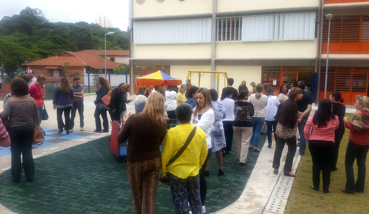 Diretoria Regional de Educação Butantã - DRE Butantã - EDUCAÇÃO DE JOVENS E  ADULTOS. Procure uma Escola Municipal ou Estadual, CIEJA, CMCT ou turma do  MOVA. Volte a estudar. Educação é direito.