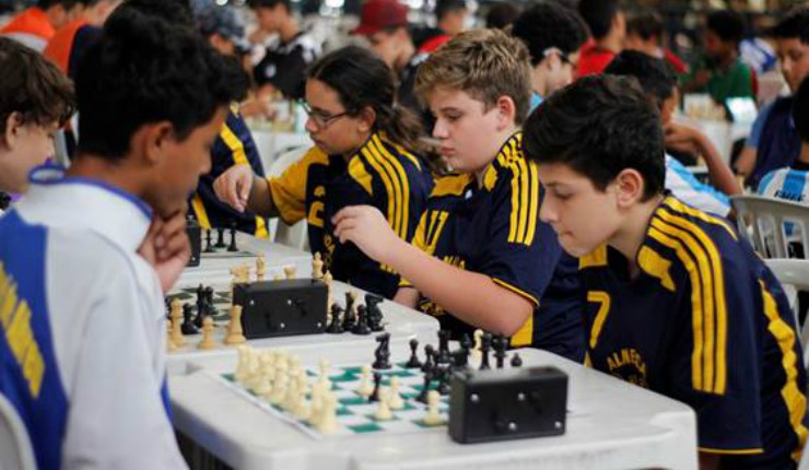 Torneio de Xadrez Rápido movimenta oito escolas da região