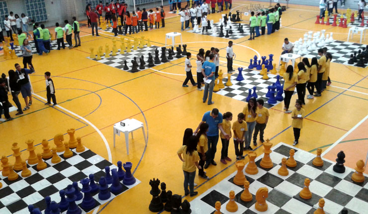 DRE Penha realiza o “III Festival Regional de Xadrez Gigante