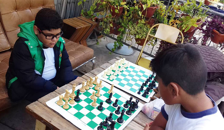 chess_in_bus_740_x_430.jpg