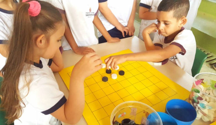 Jogos de tabuleiro em sala de aula - Portal de Educação do