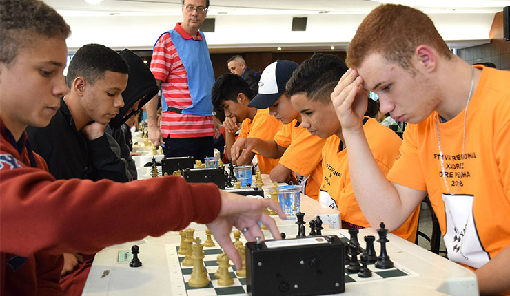 Alunos da rede municipal participam de Campeonato de Xadrez