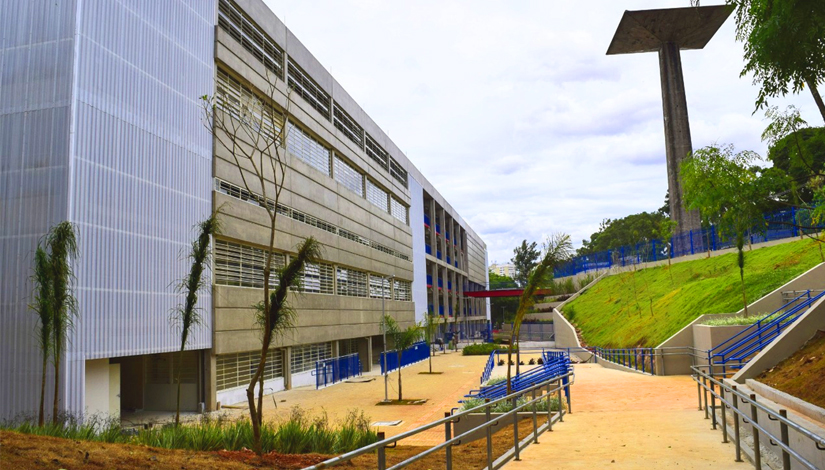 foto da fachada do prédio do CEU Vila Alpina
