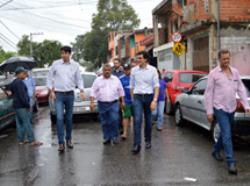 Secretário Municipal de Educação visita desabrigados pelas chuvas