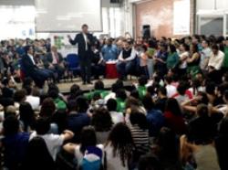 Prefeito e Secretário conversam com estudantes