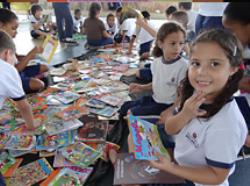 EMEF Alípio Correa Neto realiza sua primeira Feira do Livro