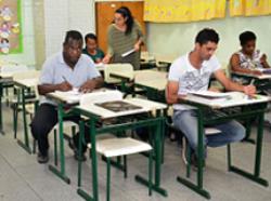 Matrículas abertas para Educação de Jovens e Adultos