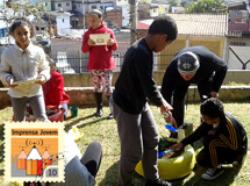 Participantes do curso Educomunicação Socioambiental realizam plantio de horta