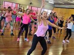 CEU Jambeiro comemora Outubro Rosa com aula de dança