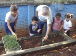 EMEI Tomás Galhardo realiza integração entre educadores e agricultores