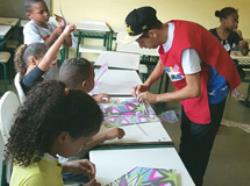 Crianças participam de oficina no CEU Tiquatira