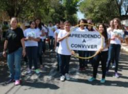 Desfile em homenagem aos 50 anos da EMEF Heitor de Andrade