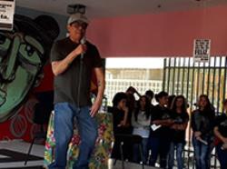 Poeta Sérgio Vaz visita a AEL da EMEF Almirante Sylvio Heck