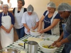 Cozinheiras da Rede Municipal participam de oficina culinária com Chefs de Cozinha