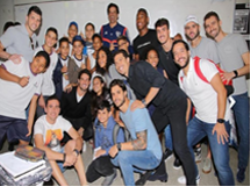 Jogadores do São Paulo Futebol Clube fazem visita surpresa para estudantes da rede municipal