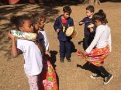 Crianças da EMEI Nelson Mandela aprendem sobre diferentes manifestações do samba
