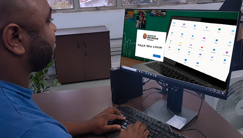 Homem mexendo no computador, na tela o Login da SME com os aplicativos da microsoft ao fundo.