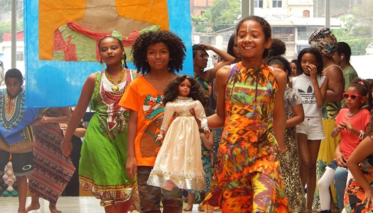 Escola organiza desfile para celebrar o mês da Consciência Negra ...