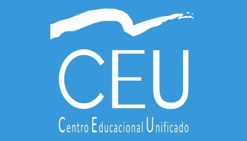 Logotipo dos CEUs. Fundo azul e escrita branca