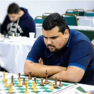 Enxadrista Felipe Cordeiro da Silva joga xadrez
