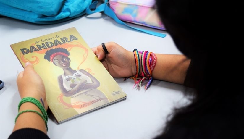 fotografia de leitura antirracista