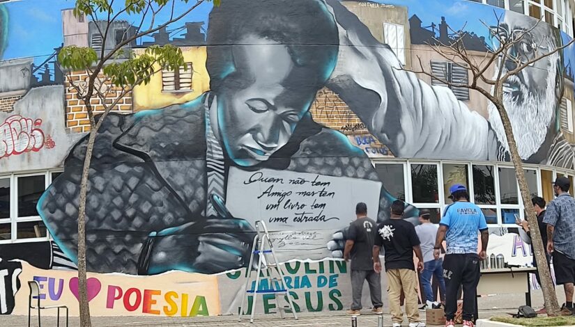 grafite no muro do CEU Três Pontes em homenagem à Carolina Maria