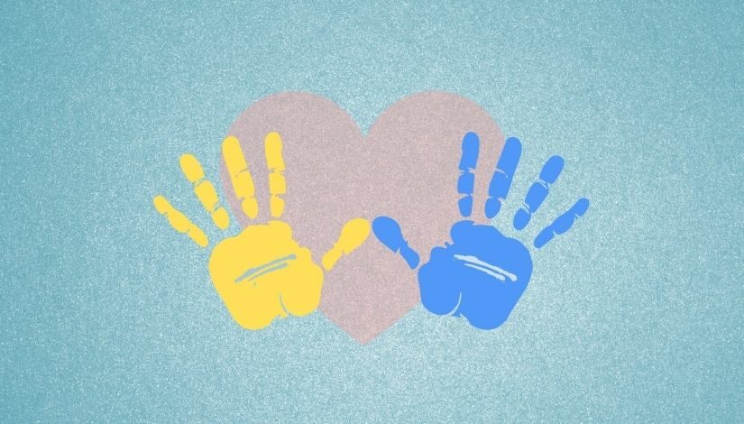 Quadrante em cor azul com a marca de uma mão na cor azul e outra amarela. Ambas possuem um linha horizontal na palma.