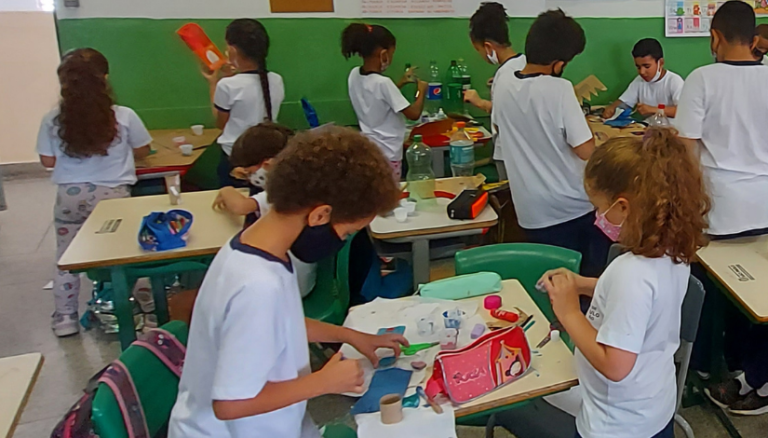 SEDU - Alunos transformam materiais recicláveis em arte e jogos