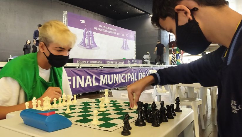 Torneio Municipal de Xadrez movimenta jovens, adultos e idosos neste final  de semana Folha1 - Geral