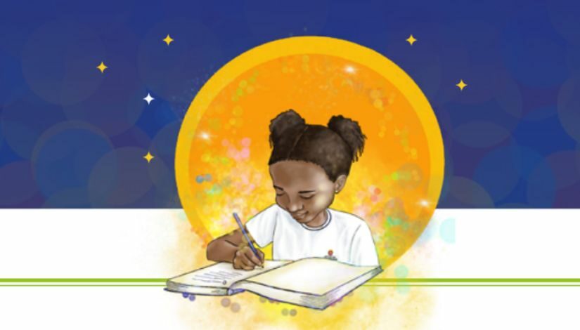 Ilustração com uma menina negra escrevendo em um livro aberto. Ao fundo um círculo amarelo e atrás do círculo metade superior com uma faixa em tons roxos com estrelas.