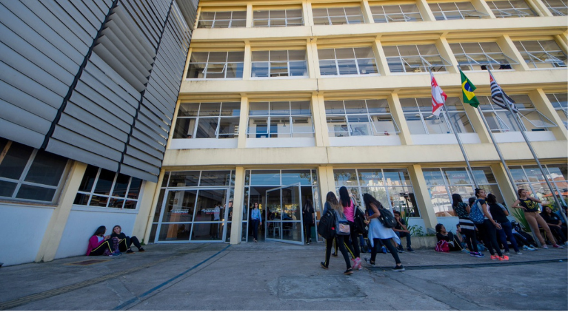 Fachada de uma Escola Tecnica Estadual - Etec