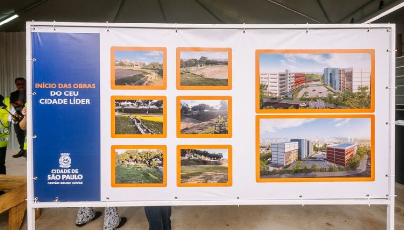 Foto de um banner com pequenas fotografias de prédios. no lado esquerdo está escrito "Início das obras do CEU Cidade Líder" e, abaixo, há a logomarca da prefeitura de São Paulo