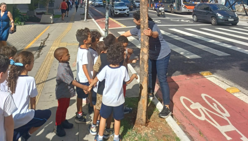 Emei gabriel prestes - crianças explorando a cidade