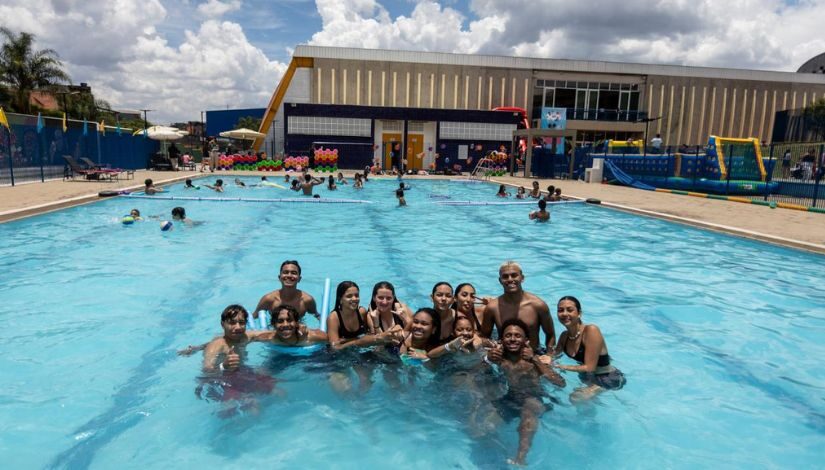 Recreio Nas Férias Cena De Piscina