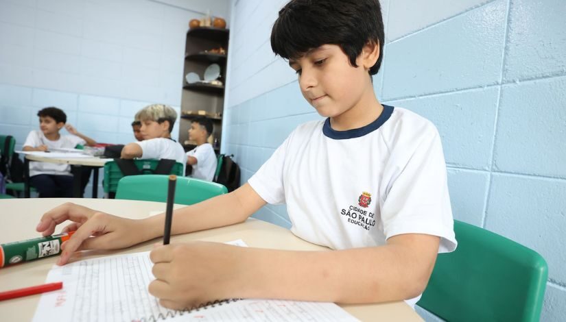 Estudante Em Sala De Aula