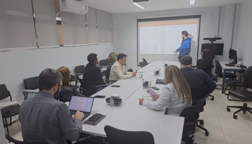 Com A Presença Do Secretário Adjunto Samuel Ralize Os Representantes Sindicais Debateram Sobre O Pde