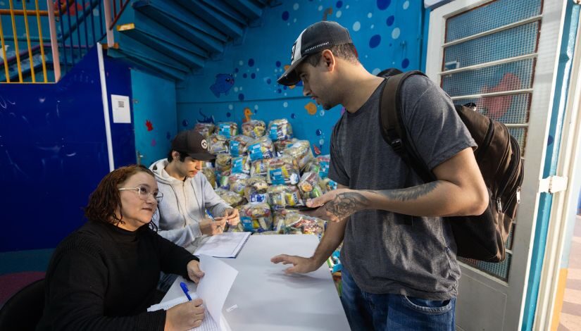 Entrega De Cestas Básicas No Ceu São Mateus