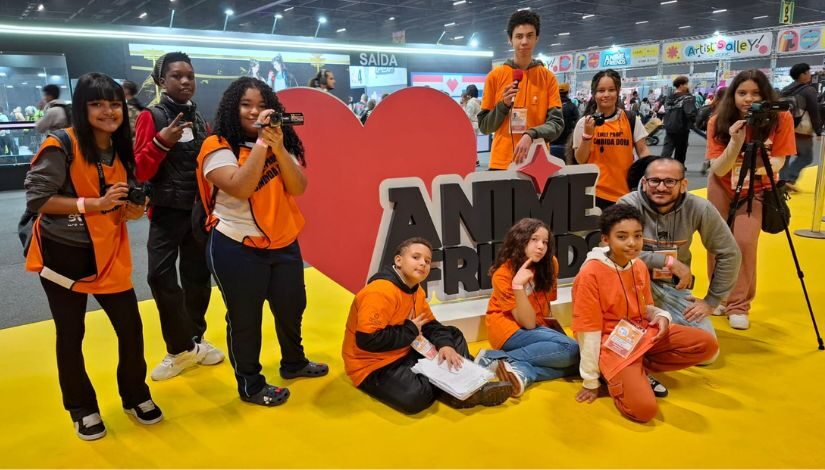Fotografia de estudantes do Imprensa Jovem no Anime Friends.