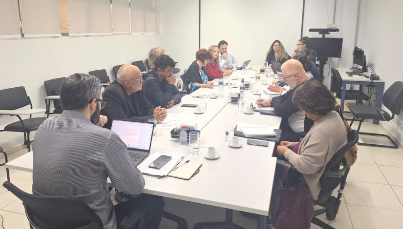 Fotografia de reunião entre SME e sindicatos representativos da Rede Municipal de Ensino.