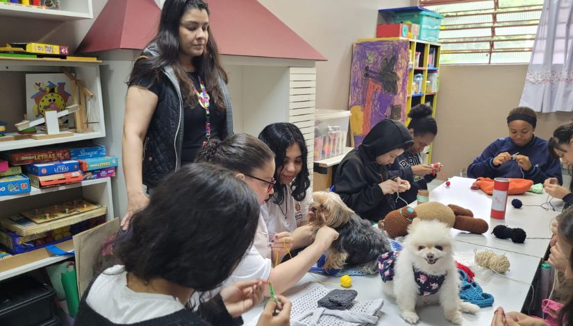 Projeto de arterapia tem ajudado a transformar a rotina e o acolhimento dos estudantes