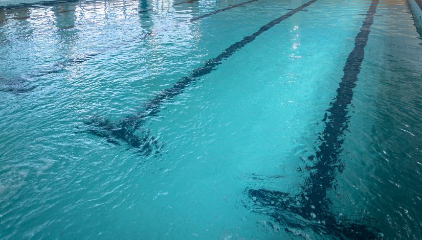Fotografia de uma piscina..