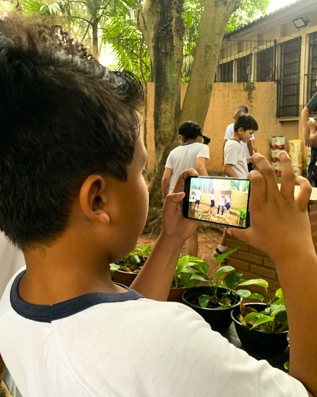 Foto Estudante Com Câmera