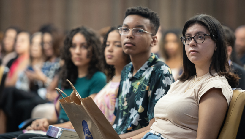 Foto de adolescentes de Ensino Médio