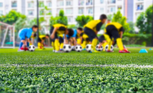 PREFEITURA CRIA 'ESCOLINHA DE FUTEBOL' GRATUITA PARA CRIANÇAS E